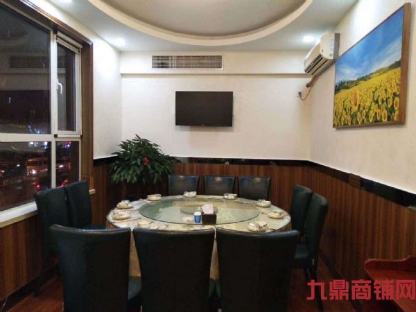 临街盈利经营中饭店转让实景图片