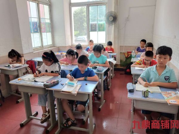 营业中教育培训学校转让实景图片