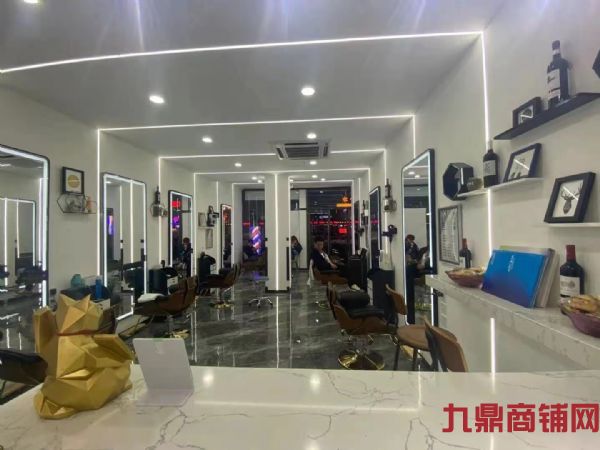 新装修美发店转让  地脚好 可空兑实景图片