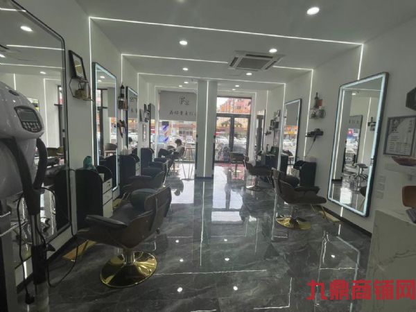 新装修美发店转让  地脚好 可空兑实景图片