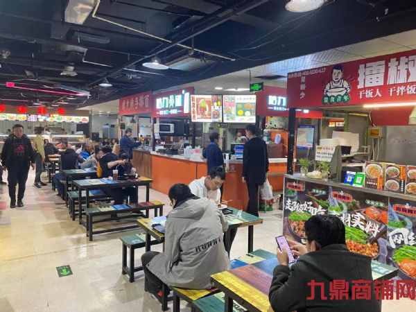 三八商圈火热美食城档口出兑外卖堂食客流都大实景图片
