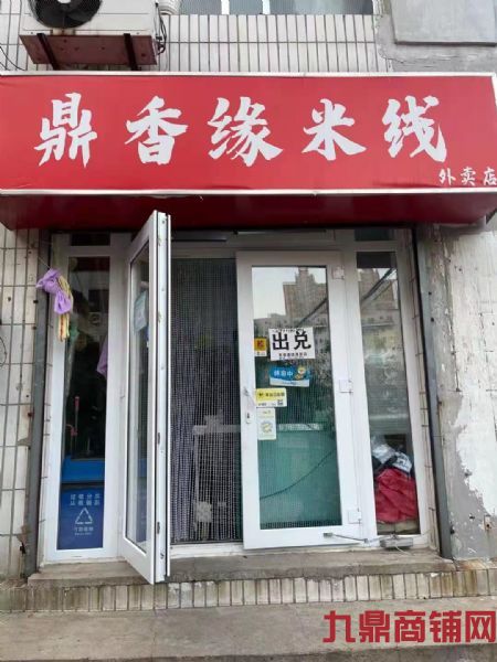 设立在主街道与小区之间 人流量较大实景图片