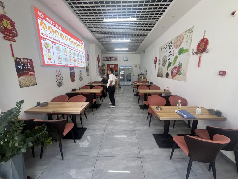 甘井子万达临街餐饮店出兑实景图片