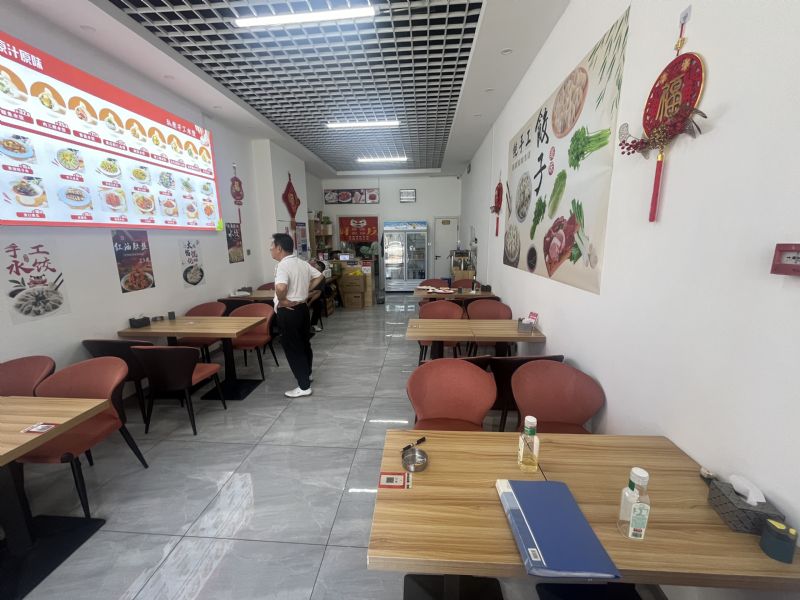 甘井子万达临街餐饮店出兑实景图片
