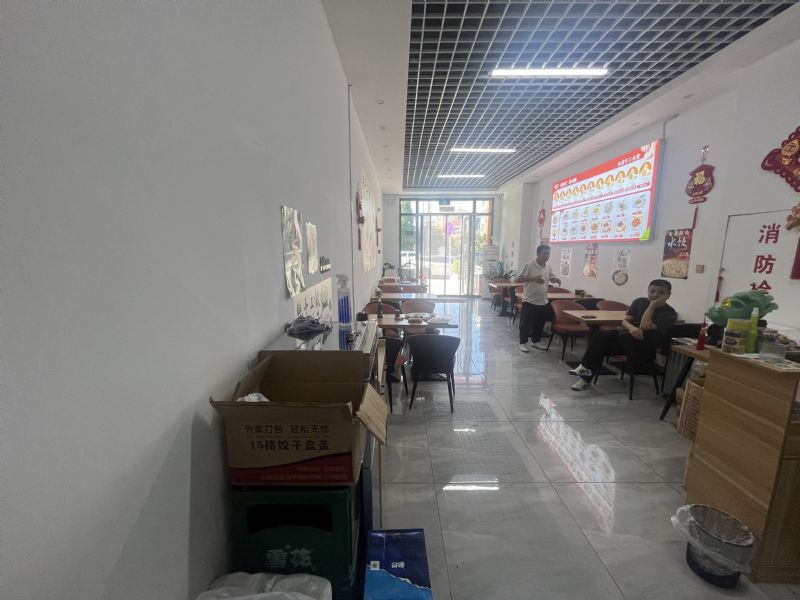 甘井子万达临街餐饮店出兑实景图片