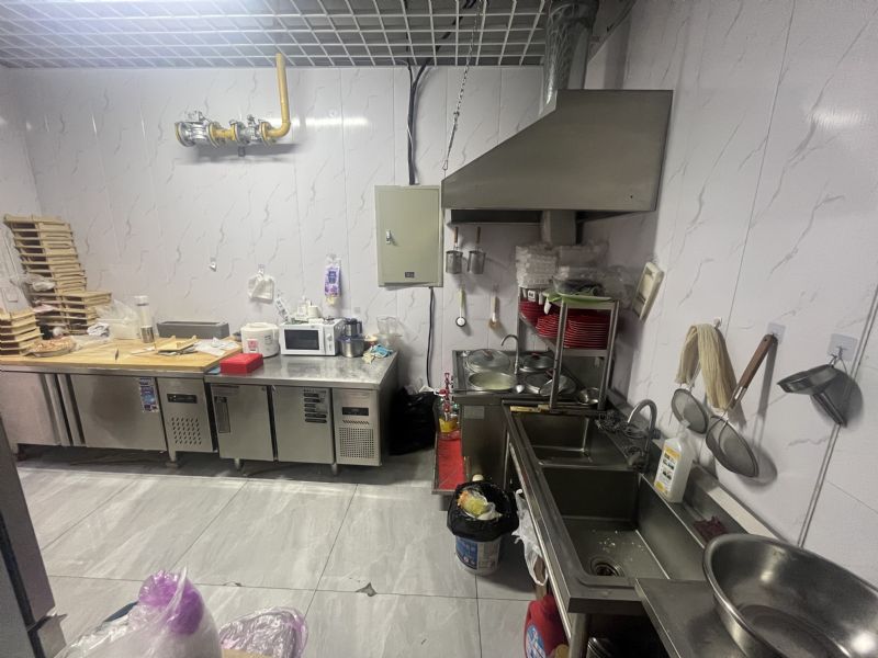甘井子万达临街餐饮店出兑实景图片