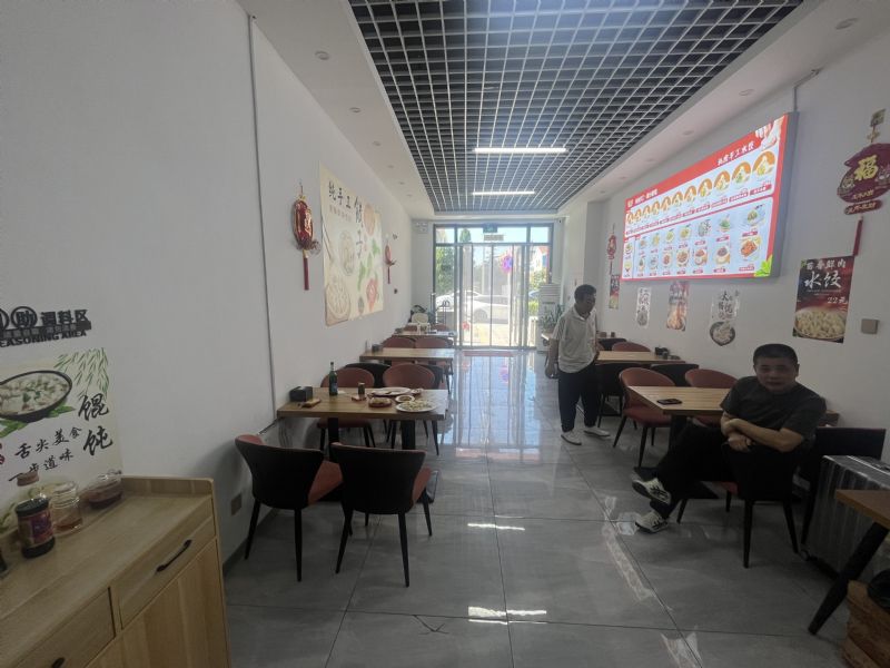 甘井子万达临街餐饮店出兑实景图片