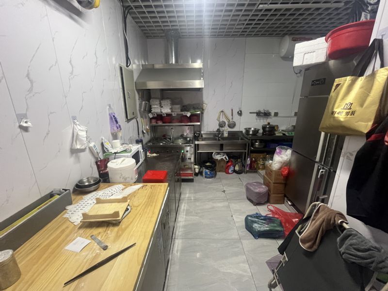 甘井子万达临街餐饮店出兑实景图片
