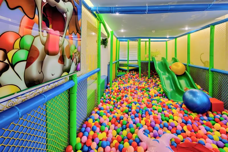 �ʾ�����ĳ��ҵ�־�װ�޶�ͯ��԰ת�ã���Ա1000+��ʵ��ͼƬ